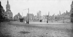 Ruiny a zvonice Douai, Francie, 1918 od Unbekannt