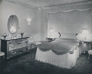V této ložnici z roku 1942 jsou s výhodou využity zářivé kvality plexiskla. od Unbekannt