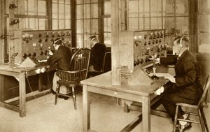 Místnost pro bezdrátový přenos na letišti Croydon, jižní Londýn, 1928, 1935. od Unbekannt