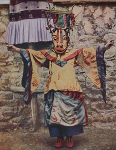 Tibetský lama oblečený pro ďábelský tanec, c1935 od Unbekannt