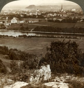 Trondhjem, jeho domy, skladiště a katedrála, mezi řekou Nid a fjordem, Norsko, 1905. od Unbekannt