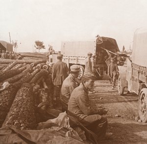 Nákladní auta na Voie Sacrée, Verdun, severní Francie, c1914-c1918. od Unbekannt