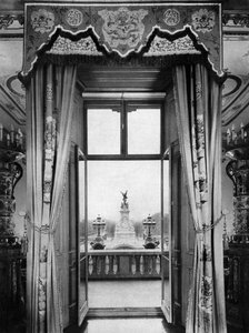 Pohled na Victoria Monument zevnitř Buckinghamského paláce, Londýn, 1935 od Unbekannt