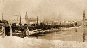 Pohled na plovoucí most přes Dwinu, Riga, Lotyšsko. 1915 (foto) od Unbekannt