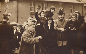 Wales Knows How To Cheer, 1936 1937 od Unbekannt