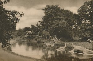 Kde pravěká zvířata číhají u jezera v areálu paláce, c1935. od Unbekannt