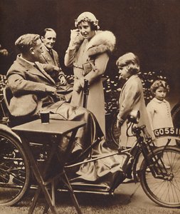 S invalidními bývalými vojáky, c1936, 1937 od Unbekannt