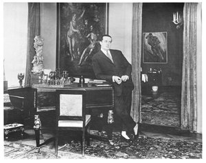 Wolfgang Gurlitt ve studovně své galerie na Potsdamer Strasse, Berlín, c. 1925. od Unbekannt