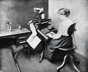 Žena operátorka na monotypové klávesnici, 1917 od Unbekannt
