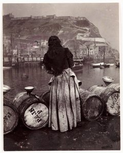 Žena a sudy, Whitby Harbour, c 1905 od Unbekannt