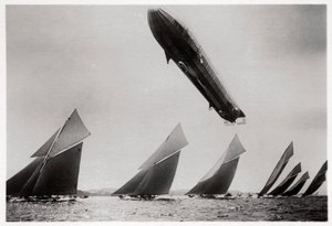 Zeppelin LZ11 Viktoria Luise za letu během Kielské regaty, Německo, 1912 1933 od Unbekannt