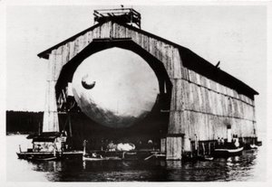 Zeppelin LZ1 v plovoucím závěsu v Manzell, Friedrichshafen, Německo, 1900, 1933 od Unbekannt