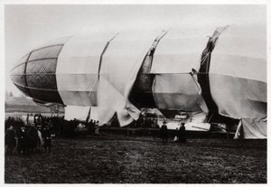 Zeppelin LZ2 po jeho zničení, 1906 1933 od Unbekannt