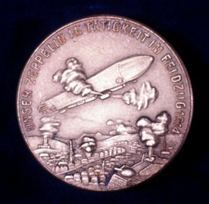 Vzducholoď Zeppelin v akci během první světové války, 1914 od Unbekannt