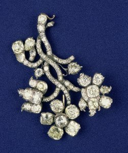 Diamantový sprej z ruských korunovačních klenotů, kdysi vlastněných císařovnou Catherine, kolem roku 1760