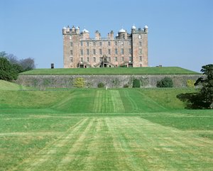 Hrad Drumlanrig, pohled na exteriér, skotská škola, postavená v letech 1679-91, Dumfries, Velká Británie od Unbekannt Unbekannt