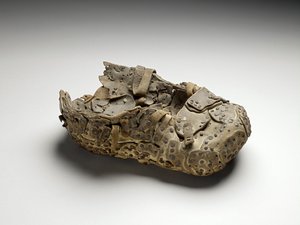 Poustevnická bota, Tradescant Gallery (kůže a železo)