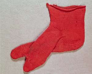Ponožka, jedna z páru z Egypta, egyptsko-římské období, 4.-5.stol