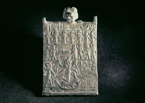 00362 Plaketa pekla, zobrazující spiknutí proti Lamashtuovi, novoasyrskému, z Mezopotámie, cca 1700 př. n. l. (bronz) od Unbekannt