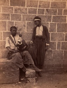 Bejrútští obchodníci s limonádou. Fotografie Charlese Lallemanda (1826-1904) v knize "Sýrie, kostýmy, cesty a krajiny". 1865. Soukromá sbírka. od Unbekannter Künstler