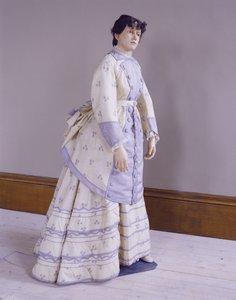Rušné šaty z alpaky s osnovním potiskem, kolem 1872-4 od Unbekannt