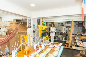Cristina Rodriguez ve svém studiu, 2022 od Bartolome Esteban and studio Murillo