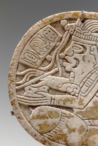 Detail z mayského mušlového rondelu, zobrazující písaře se zkříženýma nohama s perem v ruce, cca 550-950 od Unbekannt