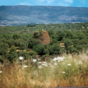 Itálie, region Sardinie, provincie Oristano, Nuraghe Crabia od William M. Timlin