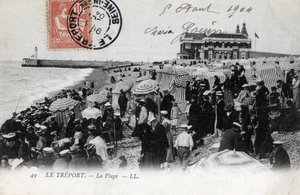 Normandie, Seine Maritime (76), Treport: dav rekreantů na pláži a kasino v pozadí - Pohlednice z roku 1904 od William M. Timlin