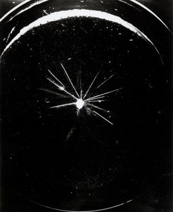Particle Imaging, Cloud Chamber Stopy alfa částic od Unbekannt