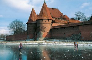 Polsko, Pomořské vojvodství, Malbork, Hrad, gotická pevnost postavená Řádem německých rytířů od Benjamin Baud