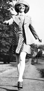 Puntíkované minišaty, květen 1972 od Unbekannt