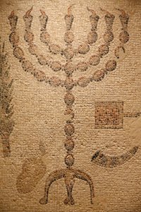 Mozaiková podlaha Portion of a Synagogue (Replika) - originál: Synagoga Beth Alpha, Izrael - 6. století n. l. - Menorah - The Jewish Museum New York, New York, Spojené státy americké od Unbekannt
