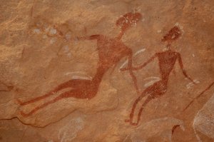 Skalní umění, pravěk: Detail skalní malby dvou postav ve zdobeném přístřešku v masivu Uweinat v Egyptě. (Období od 8000 do 3000 let před naším letopočtem). Fotografování od Unbekannt