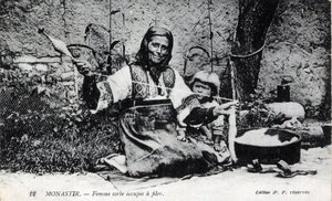 Srbsko, Monastir: Srbka zaneprázdněná běháním, Monastir se nazývá desormais Bitola a nachází se v Makedonii - Pohlednice 1914-1918 od William M. Timlin