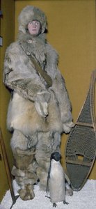Snowsuit a doplňky, jak je nosil Dr. Edward Adrian Wilson na Discovery Expedition se Scottem v Antarktidě od Unbekannt