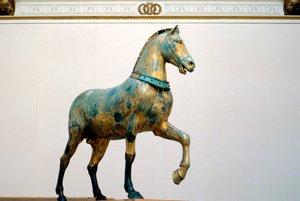 Socha jednoho ze čtyř vítězných kvadrigových koní San Marco od Unbekannt