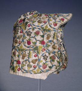 T.6-1946 Dámský coif, anglický, konec 16. století (vyšívané prádlo) od Unbekannt