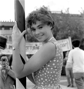 Herečka HEATHER SEARSOVÁ V BENÁTKÁCH LIDO - 1957 od Unbekannt