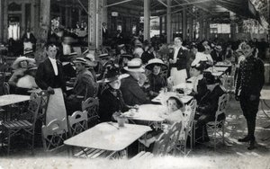 Termální turistika: pohled na restauraci ve Vichy a její klientelu, Allier cca 1905 (lázeňská turistika: restaurace ve Vichy, Francie) od Unbekannter Künstler