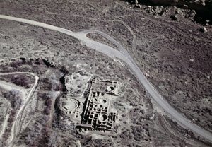 Pohled na starověké osídlení Anasaziů, Chaco Ruins Culture National Park, Chaco Canyon, Nové Mexiko, Spojené státy americké, civilizace Anasaziů od Benjamin Baud