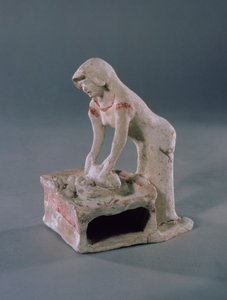 Žena hnětající chléb na čtvercové desce, řecká, z Aulis, cca 500-475 př. n. l. (hlína s bílým skluzem a červeným pigmentem) od Unbekannt