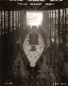 Práce začínají na přepážkách Northbank v loděnici William Doxford & Sons, Sunderland, 8. listopadu 1956 (černobílá fotografie) od Unbekannter Künstler