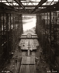 Práce začínají na dvojitém dně ‚Northbank‘ v loděnici William Doxford & Sons, Sunderland, 4. října 1956 (černobílá fotografie) od Unbekannter Künstler