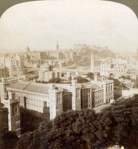 Edinburgh, z Calton Hill, S.W. na hrad, přes staré pohřebiště, Skotsko, 1902. od Underwood and Underwood