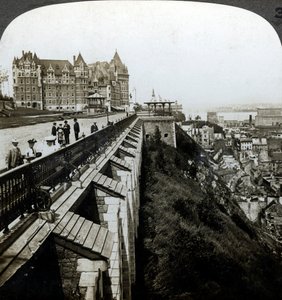 Hotel Chateau Frontenac a Dufferin Terrace, Quebec, Kanada. od Underwood and Underwood