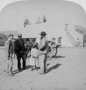 Rozhovor s búrským farmářem v jeho domě poblíž Brandfortu v Jižní Africe, búrská válka, 1901. od Underwood and Underwood