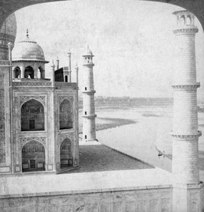 Při pohledu na severozápad od Tádž Mahalu po řece Jumna do Agra, Indie, 1903. od Underwood and Underwood