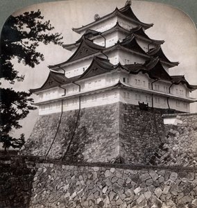 Středověký hrad s vodním příkopem japonských knížat, příležitostně používaný Mikado Nagoya, Japonsko, 1896 od Underwood and Underwood