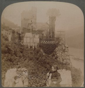 Rheinstein, nejmalebnější z rýnských hradů - severně od jižní zdi bašty, Německo, 1902. od Underwood and Underwood